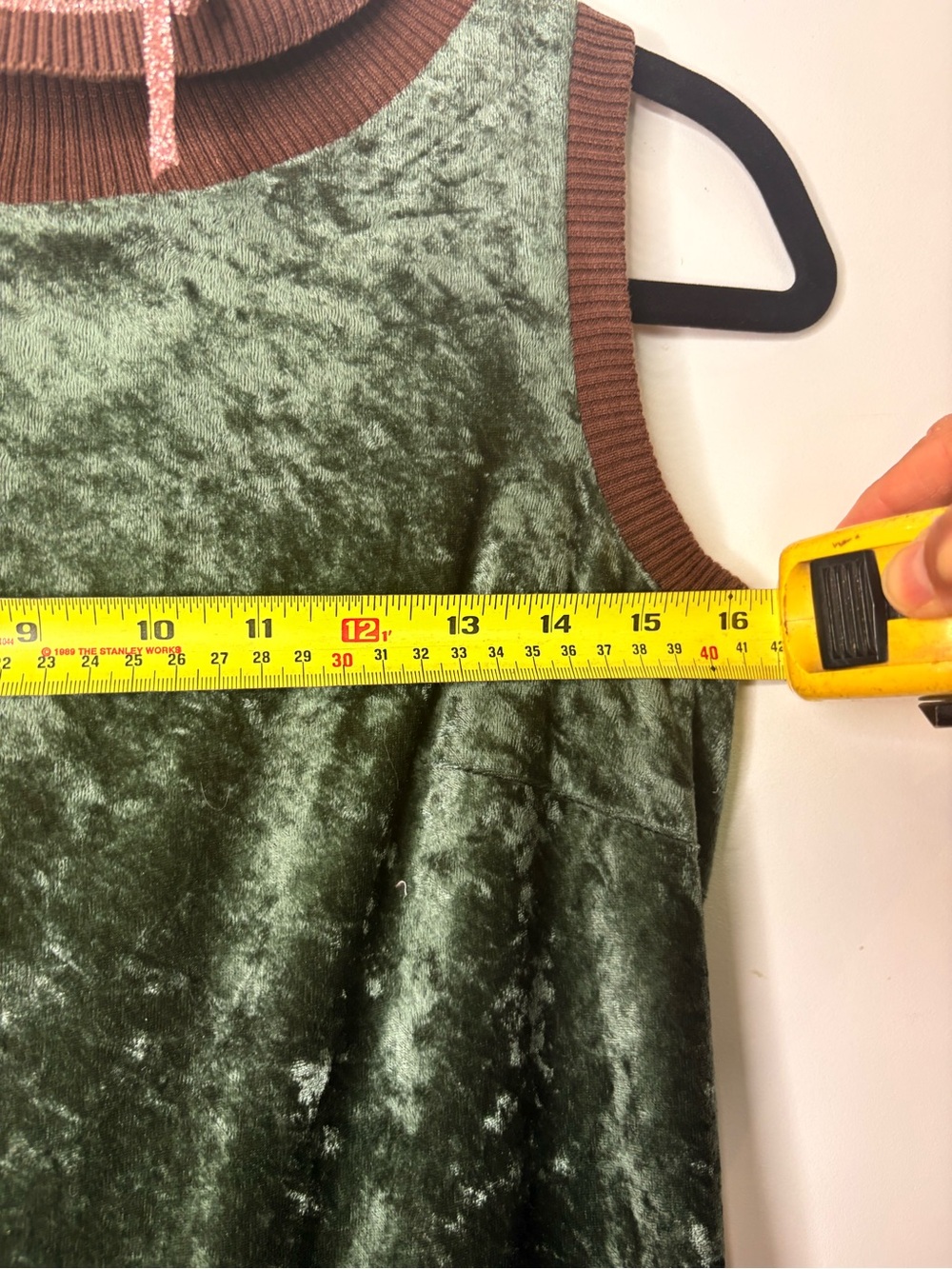 Sleeveless 1920’s inspired Olive Green Velvet Pleated Dress with Contrast Trim - Picture 13 of 16